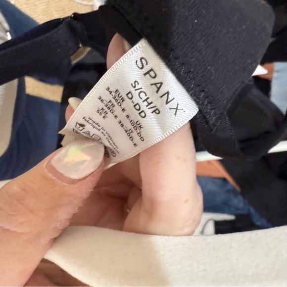 NWT SPANX All-in-one wireless bra - Picture 6 of 6